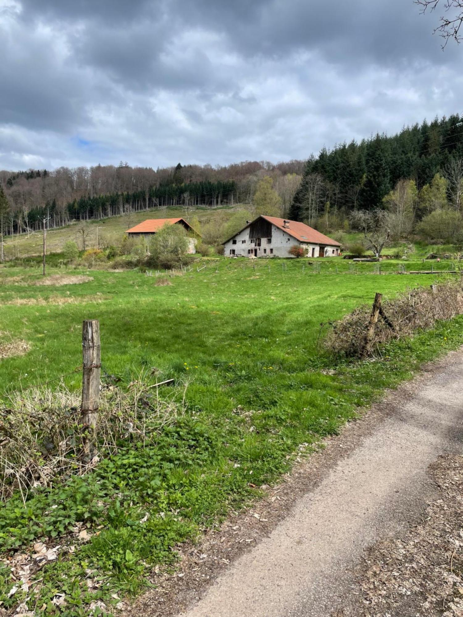 La Hutte Villa Tendon Exterior photo