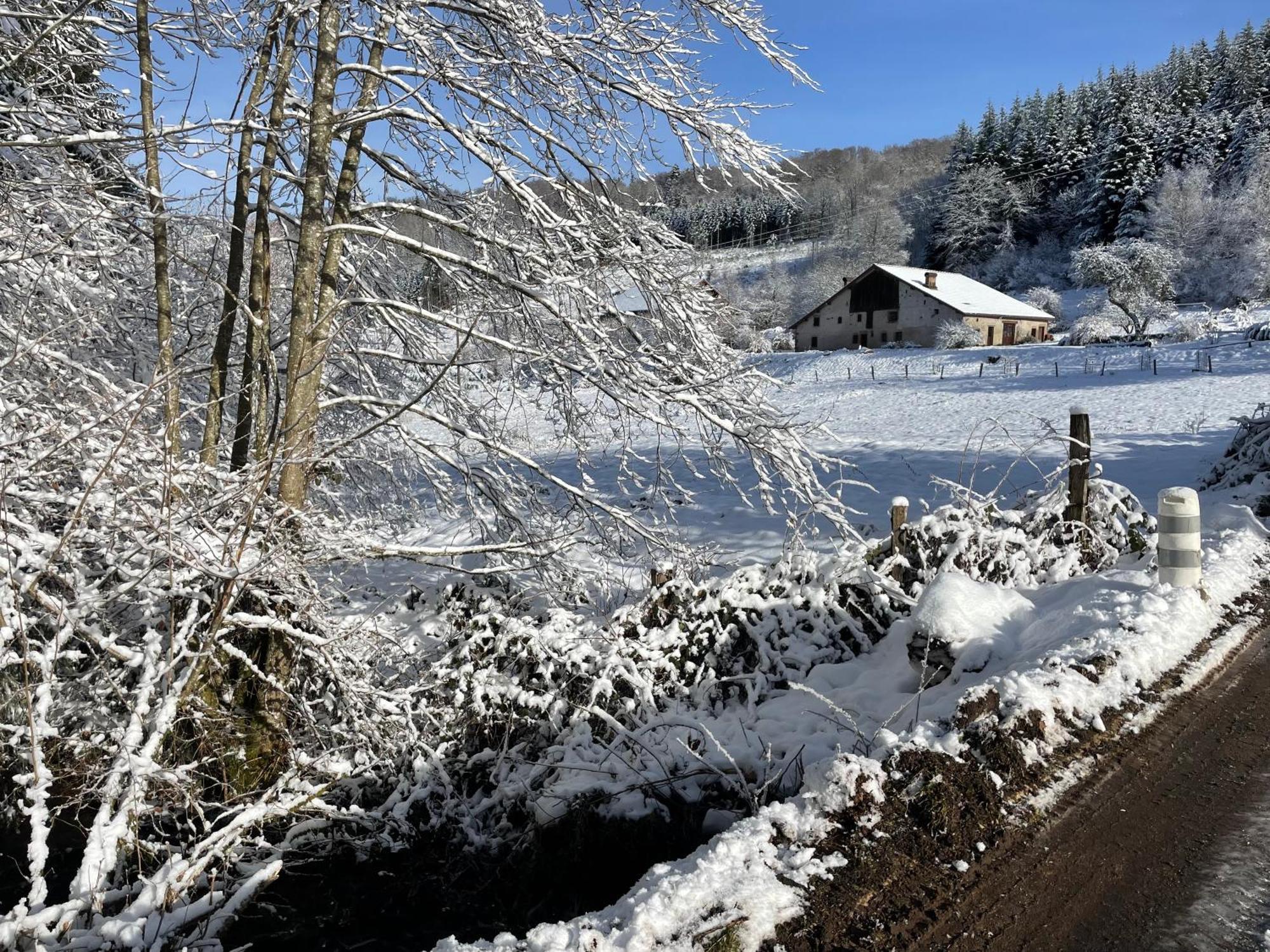 La Hutte Villa Tendon Exterior photo